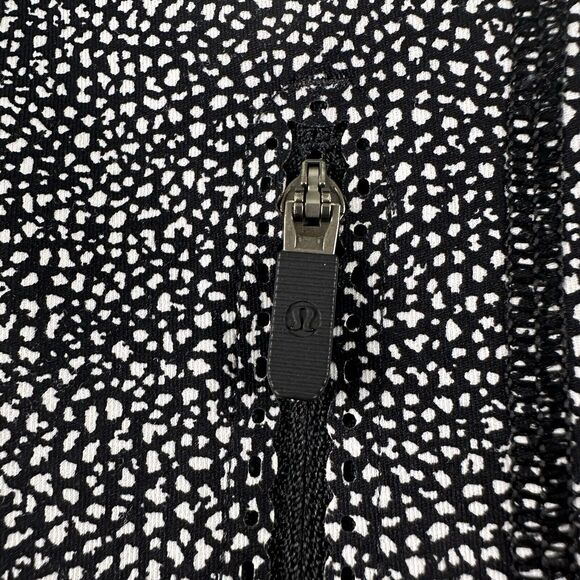 Lululemon Invigorate 7/8 Tight‎ 10 Black White Chakra Print Luxtreme Zip Pocket - Picture 10 of 13